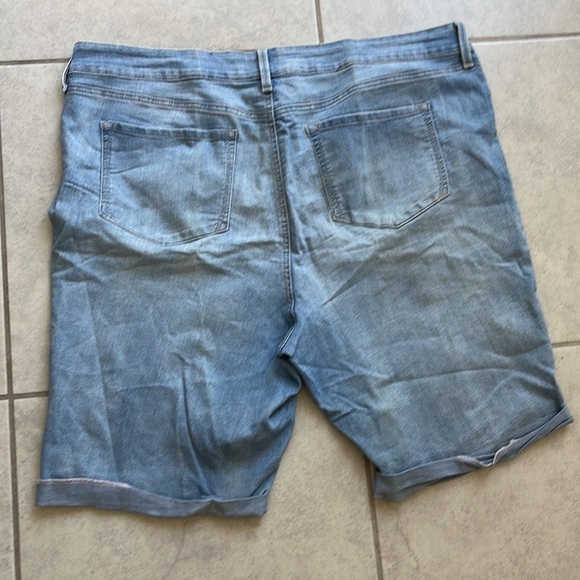 New York Light Washed Denim Shorts. - Picture 3 of 5